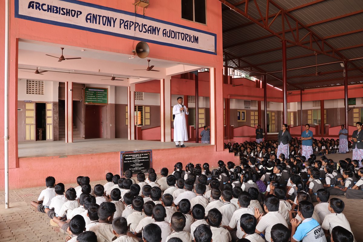 avm_school95's tweet image. AVM School's First Assembly of the 2024-2025 Academic Year
AVM School kicked off the 2024-2025 academic year with a vibrant and inspiring first assembly. Students and staff gathered to set the tone for a successful year ahead. Welcome back, everyone!
#AVMSchool #FirstAssembly