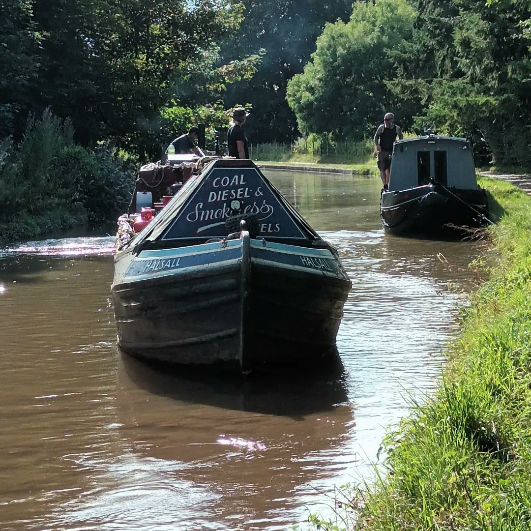 DeenaI's tweet photo. July 30 Emu and coalboat Halsall on the Middlewich Branch 

#narrowboat #lifeafloat #boatsthattweet #travel #journey #boatlife #workingboats https://t.co/oa1li8jP3B