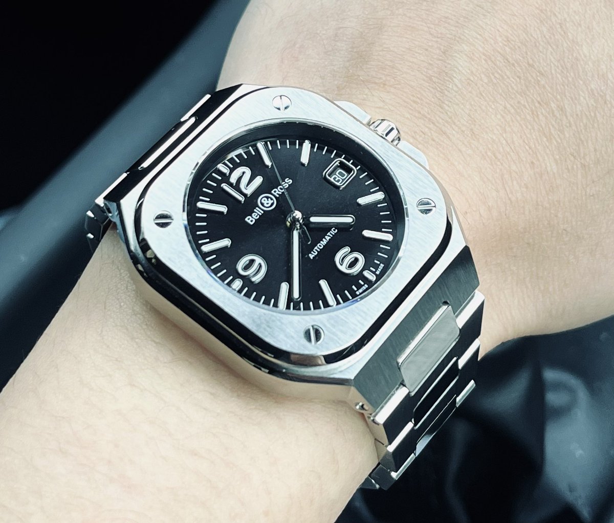 Chrono_Ver's tweet photo. 不思議な立体感、BR05。
ひとつの金属から削り出したかのよう。

#腕時計 #ベルロス https://t.co/LCqnoVxfoT