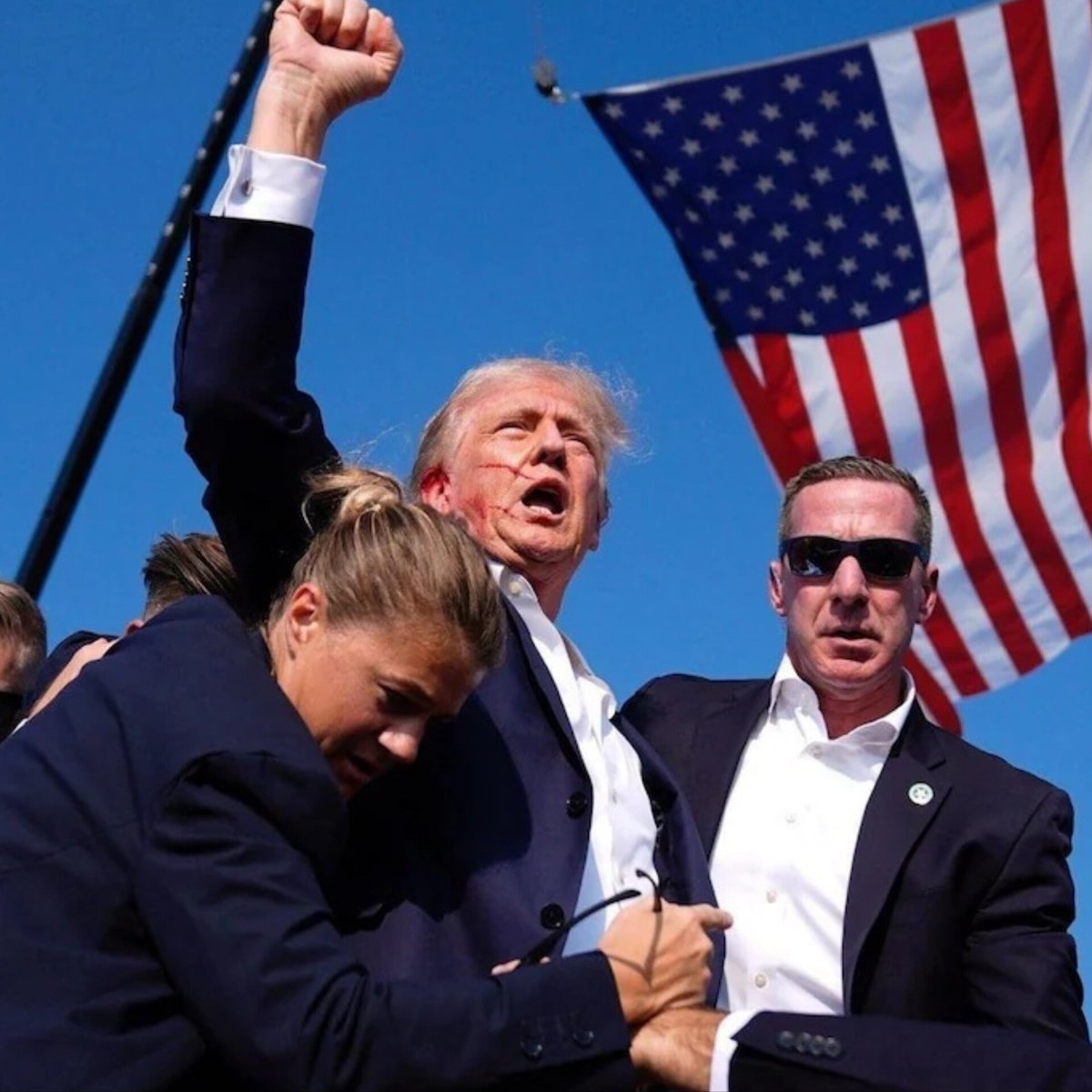 shorts_91's tweet image. Facebook apologizes for mistakenly censoring iconic photo of Donald Trump after assassination attempt. 

Read more on shorts91.com/category/inter… 

#Facebook #TrumpPhoto #MetaMistake