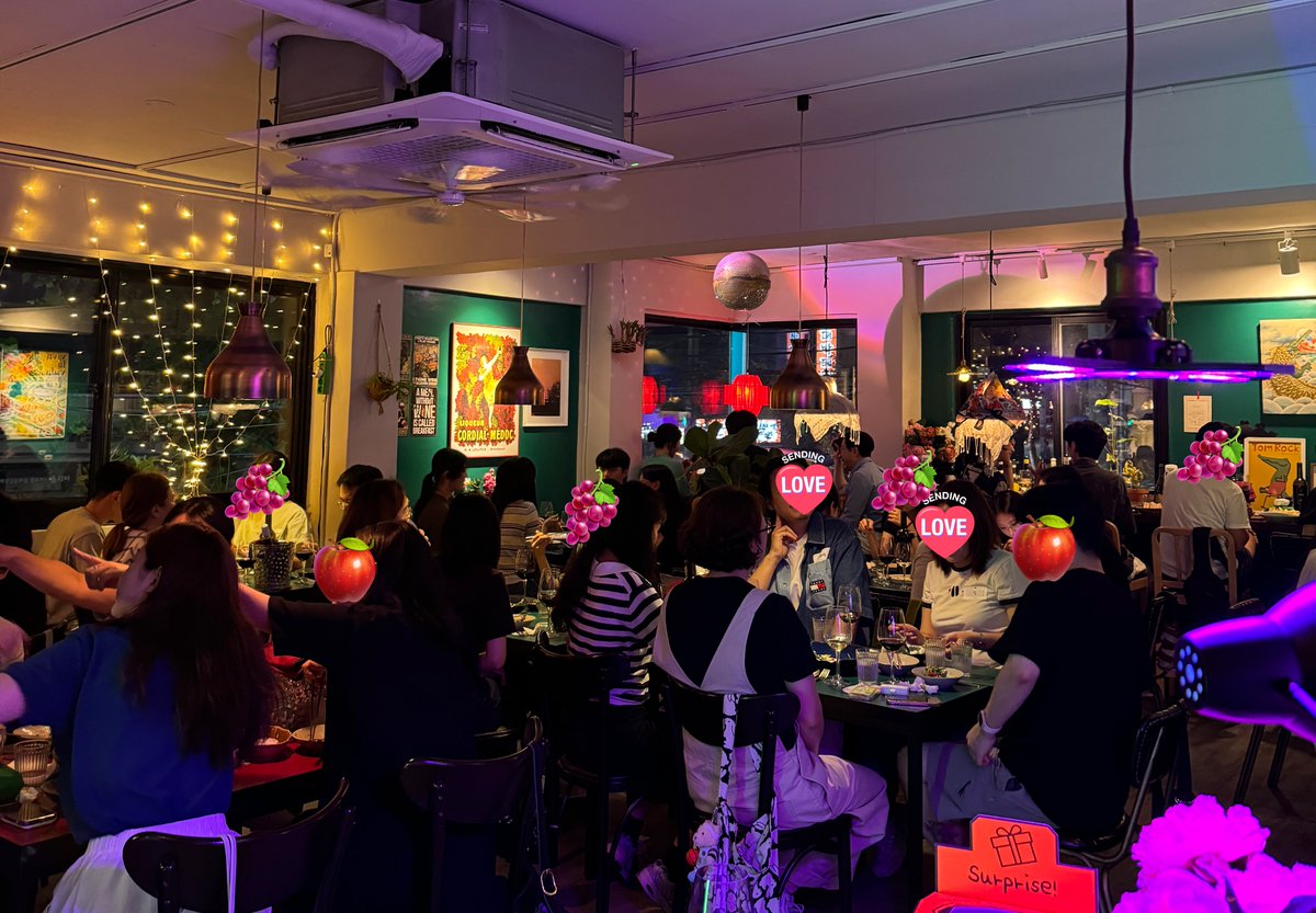 🐊미식 어플 <뽈레>의 뽈레데이 대관 후기

1. 친친악어 최초 대관행사였고 준비 많이 했지만 스스로 아쉬운 점이 많았어. 짧은 시간 동안 60개의 안주 빼려니 이만저만 힘든 게 아니더라. 서비스 안주 생각한 건 내지도 못함. 

2. 악어 홀이 빈틈 없이 꽉 찬 건 처음 봄. 개뿌듯~