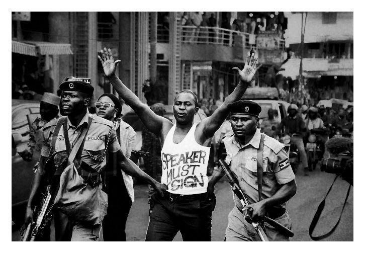 iamabubakhr's tweet image. It’s very bemusing that most leaders(if not all) are great learners of history but they somehow choose to ignore all the lessons from past events once they set into power.
Let me give you a sketch on a familiar occurrence of revolution.
A THREAD🧵
1/9