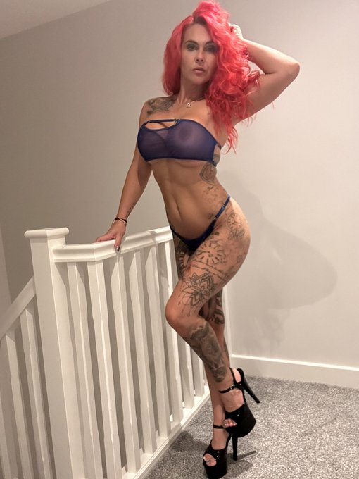 Live tonight at 10.30pm guys. Link in comments. Come keep me company xxx https://t.co/xIjantXZp0
