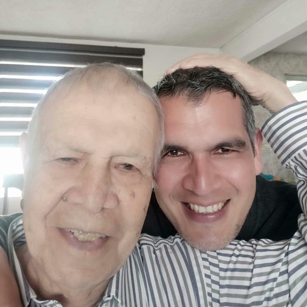 augustopico's tweet photo. MI HEROE SE FUE
Ya no estarán los chistes, ya no habrán tantas cosas, es que son tantos detalles que me harán falta, pero, si hay algo que siempre estará, su legado, procuraré estar a la altura y ser un buen representante de lo que él fue. Te amaré por siempre papito. https://t.co/P80wPuGCZK