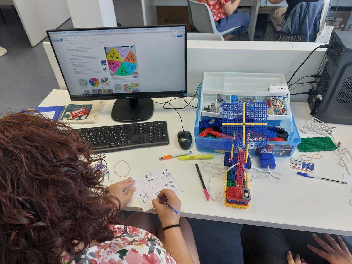 Cursos de Verano - @unican (@cursosveranouc) on Twitter photo 🌞Hoy es la segunda jornada del curso que está teniendo lugar en Bezana sobre robótica emocional 🤖❤️ y yo diría que los estudiantes lo están aprovechando al máximo.👏
<a href="/cursosveranouc/">Cursos de Verano - @unican</a> 🌞Hoy es la segunda jornada del curso que está teniendo lugar en Bezana sobre robótica emocional 🤖❤️ y yo diría que los estudiantes lo están aprovechando al máximo.👏
<a href="/cursosveranouc/">Cursos de Verano - @unican</a>