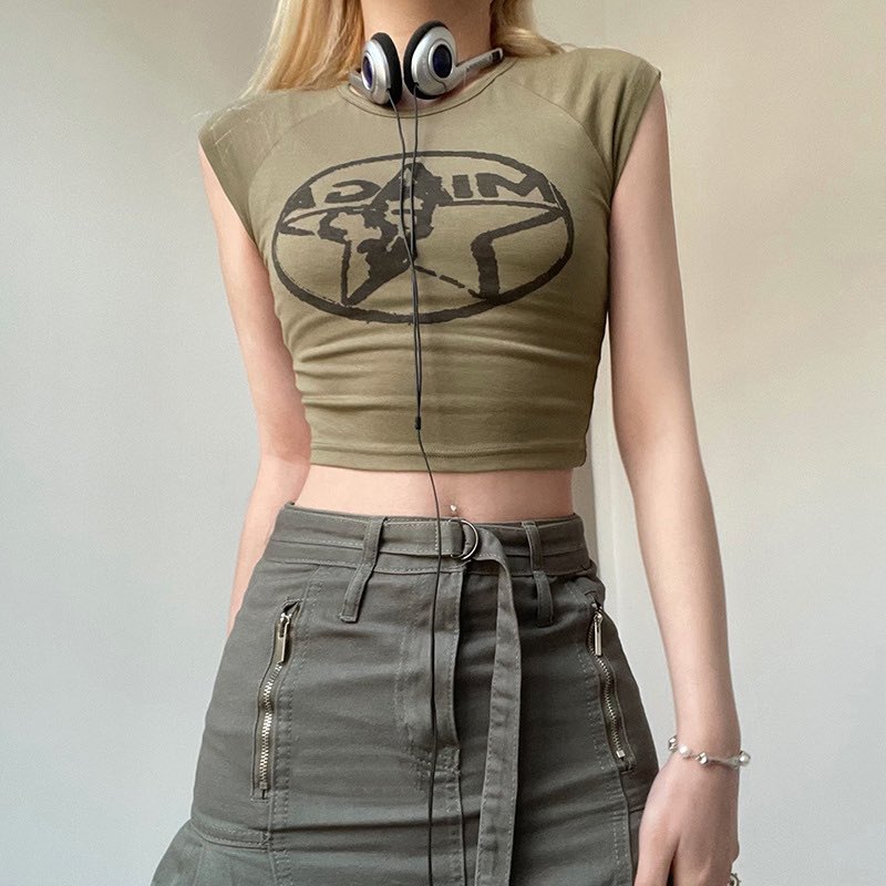 CgiilsFashion's tweet image. Mix it up with a bold contrast 🔥
Don&apos;t hesitate to contact us!
Website: cgiils.en.alibaba.com 
               cgiils.com
 #ContrastColor #CropTopTrends #ColorPop #CropTop #ColorBlock #CasualChic  #Tee  #PrintedTshirt #BrightOutfit