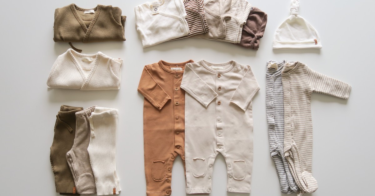 Les vêtements des bébés et des enfants en bas âge deviennent rapidement trop petits pour eux. C'est pourquoi la PME suisse OiOiOi loue des vêtements pour bébés. Pour en savoir plus, consultez l'article sur « Environnement Suisse ». 👉umwelt-schweiz.ch/fr/la-serenite…

Fotos: OiOiOi