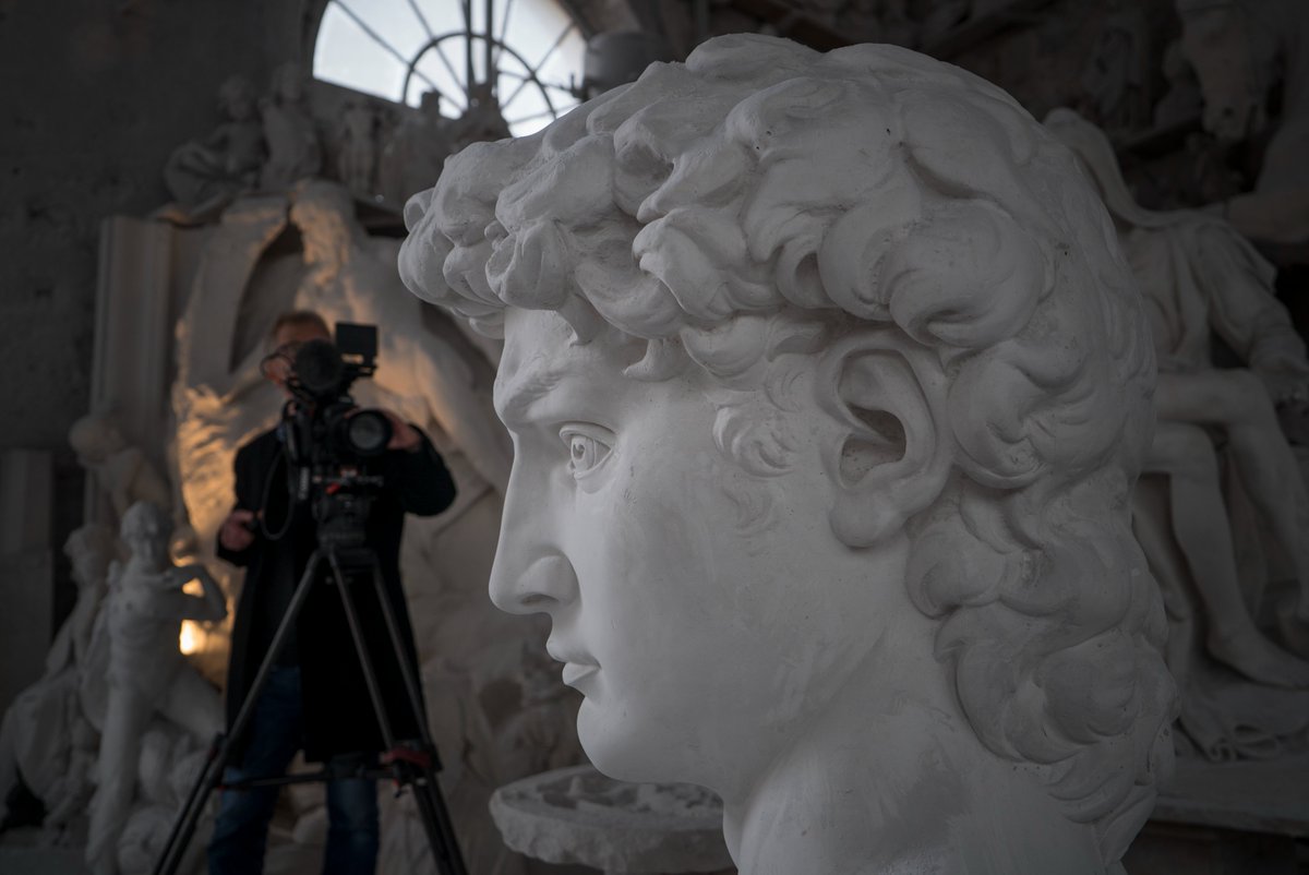 My, what a big head you have! David took 3 years to create &amp; is 17 ft tall, the first colossal marble statue since classical antiquity.
Michelangelo - Love and Death returns to cinemas May 2025 to mark the 550th year since this iconic artist’s birth
seventh-art.com/.../michelange…