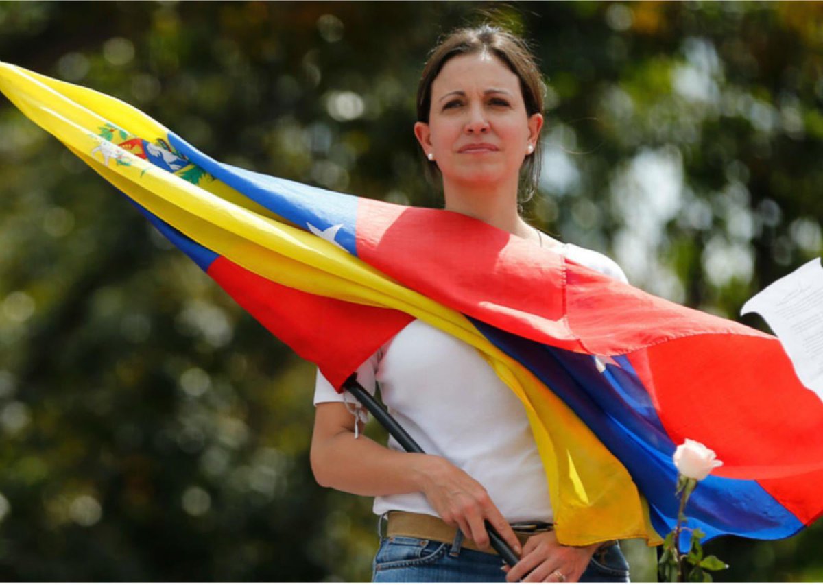 alcaldeledezma's tweet image. URGENTE...ALERTA....
Maduro ordena secuestro de @MariaCorinaYA 
Nos llega información desde Venezuela que efectivos policiales buscarán apresarla, al igual que a otros lideres del comando de campaña. Se trata de una dictadura que procede sin miramientos a la hora de vulnerar…