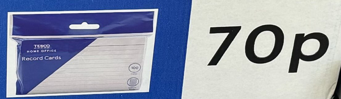 Y tro hwn mae bargeinion ar feiros a phensiliau yn Tesco. Ac mae set geometreg am £2 a chardiau i helpu adolygu (Bl 11 👀)!

This time there are bargains on biros and pencils in Tesco. And a geometry set for £2 and cards to aid revision (Year 11👀)!

(mae siopau eraill…)