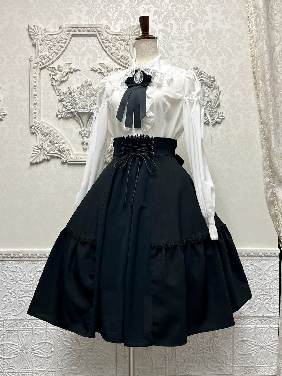 MIHO MATSUDA ミホマツダ　スカート　ナデル　新品未使用 🖤🤍商品のご紹介🤍🖤 スカート✴︎ナデルが再入荷致しました！ 合わせ