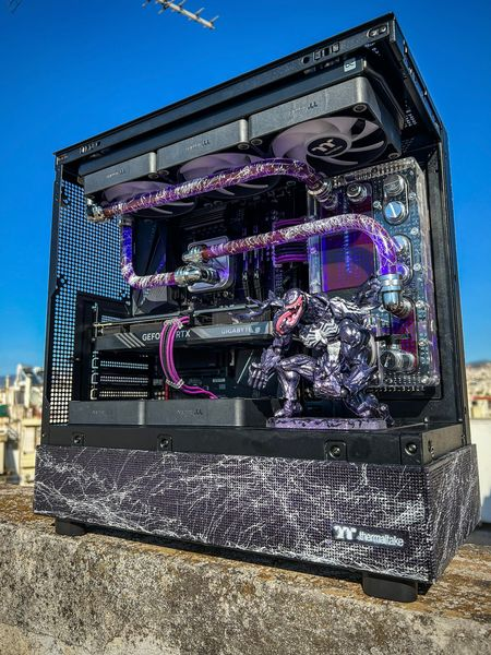 ThermaltakeInc's tweet photo. Check out project "Venom"!
Such a great build by Quantum Rig Designs💜
#View270 https://t.co/wDNZxFa3oC
