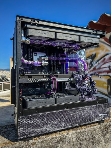 ThermaltakeInc's tweet photo. Check out project "Venom"!
Such a great build by Quantum Rig Designs💜
#View270 https://t.co/wDNZxFa3oC
