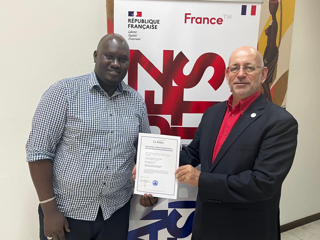 La France au Burundi (@franceauburundi) on Twitter photo Après 3 mois de formation à <a href="/lafemisparis/">La Fémis</a> 🇫🇷 sur la production de documentaires, avec l'appui de <a href="/franceauburundi/">La France au Burundi</a>, <a href="/Nsanghi_jiji/">Ghislain NSANZINTAHE</a> de <a href="/YBurundi/">Yaga Burundi</a> est de retour au 🇧🇮, prêt à partager son savoir-faire. Bonne chance à lui dans ses nouveaux projets. Après 3 mois de formation à <a href="/lafemisparis/">La Fémis</a> 🇫🇷 sur la production de documentaires, avec l'appui de <a href="/franceauburundi/">La France au Burundi</a>, <a href="/Nsanghi_jiji/">Ghislain NSANZINTAHE</a> de <a href="/YBurundi/">Yaga Burundi</a> est de retour au 🇧🇮, prêt à partager son savoir-faire. Bonne chance à lui dans ses nouveaux projets.