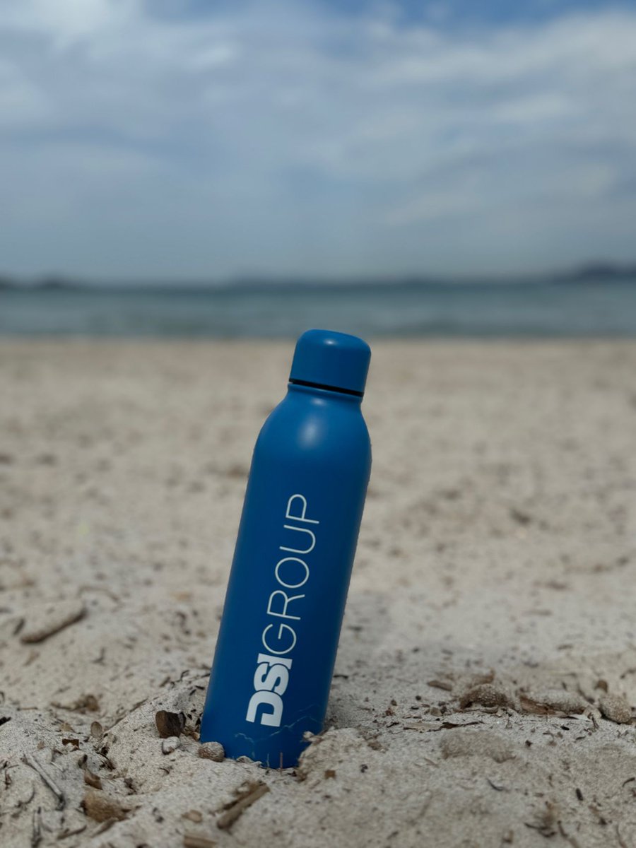 group_dsi_fr's tweet photo. Un peu de #DSIGroup les pieds dans le sable ... 🩴☀️ https://t.co/Bob8NivG2d