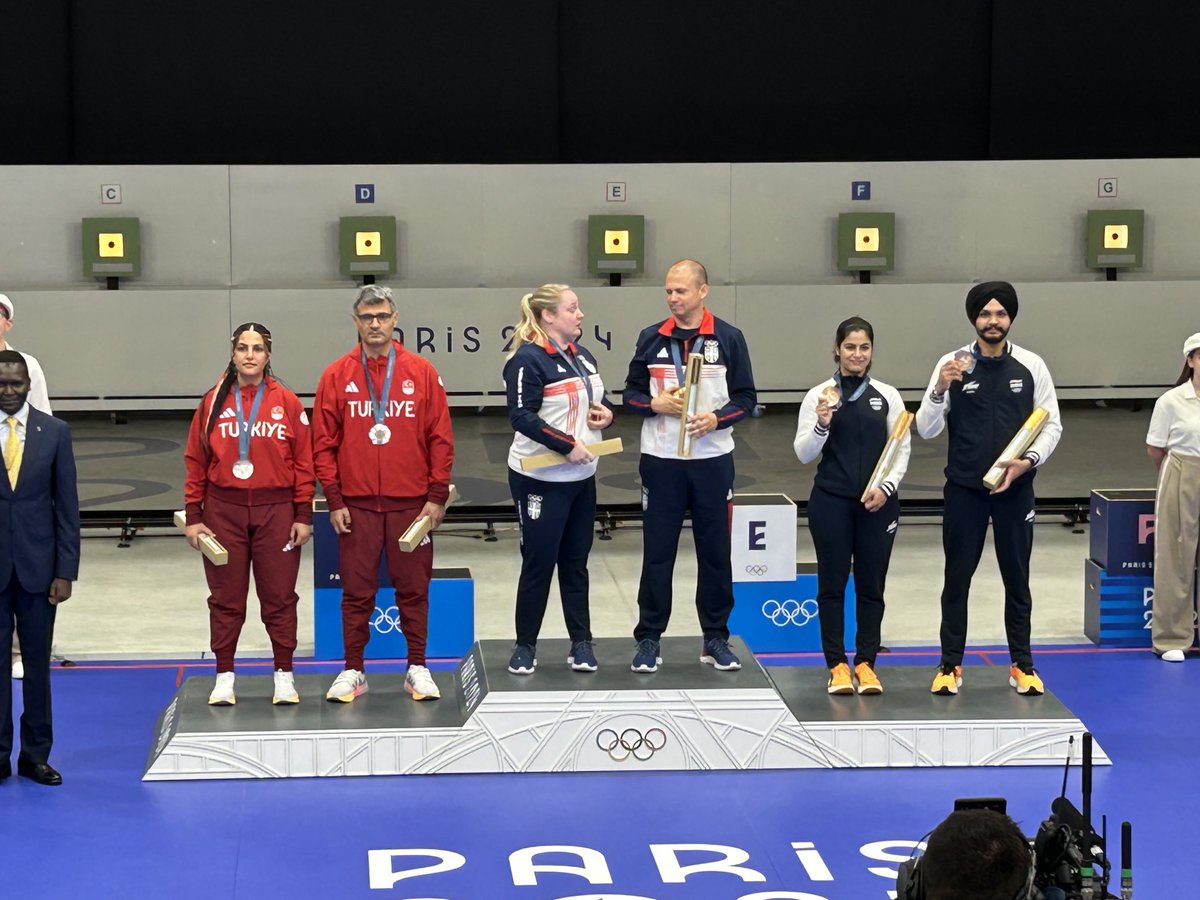 DeoKalikesh's tweet image. 2nd medal for Shooting … Bronze by @realmanubhaker ⁦@Sarabjotsingh30⁩ Stellar performances @narendramodi @PMOIndia @mansukhmandviya @IndiaSports @saimedia ⁦@RaninderSingh⁩