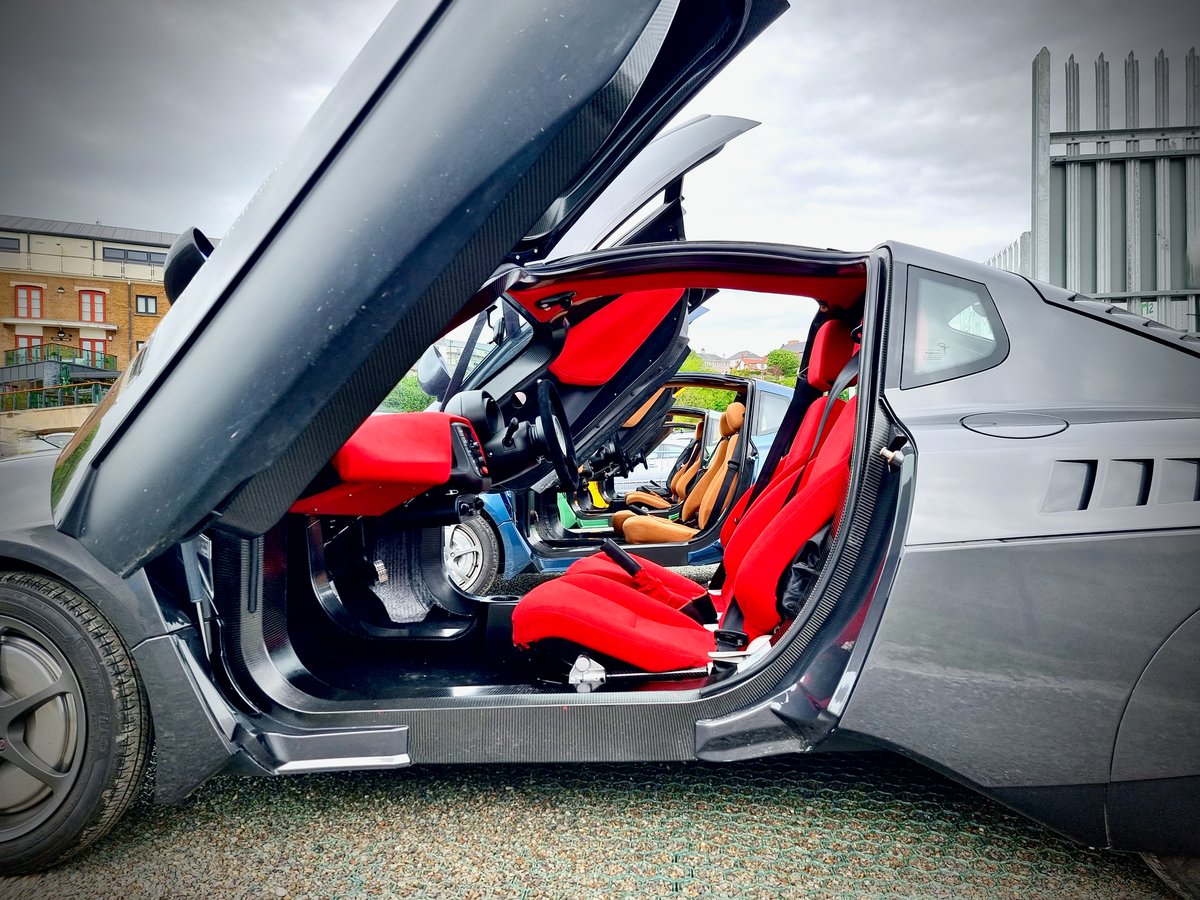 🪽The Rasa’s carbon fibre monocoque chassis weighs just 72kg. 

⚪️This ‘single shell’ option allows structural integrity, lightness and strength, and doesn’t corrode. 

🏎️The 1992 McLaren F1 was the first production car with a carbon fibre monocoque.