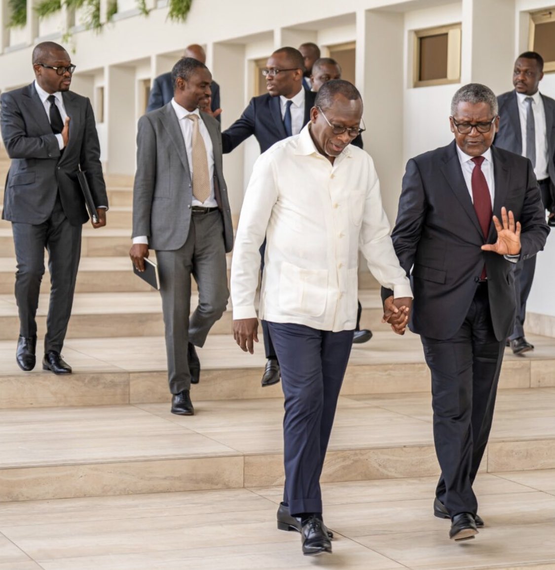DarnocG's tweet photo. #I_am_African
#I_am_DANGOTE
#Je_suis_DANGOTE

@followers
Le coton du Bénin est transformé au Bénin 🇧🇯 
Le pétrole du Nigeria est raffiné au Nigeria 🇳🇬 https://t.co/25XK70LP6f