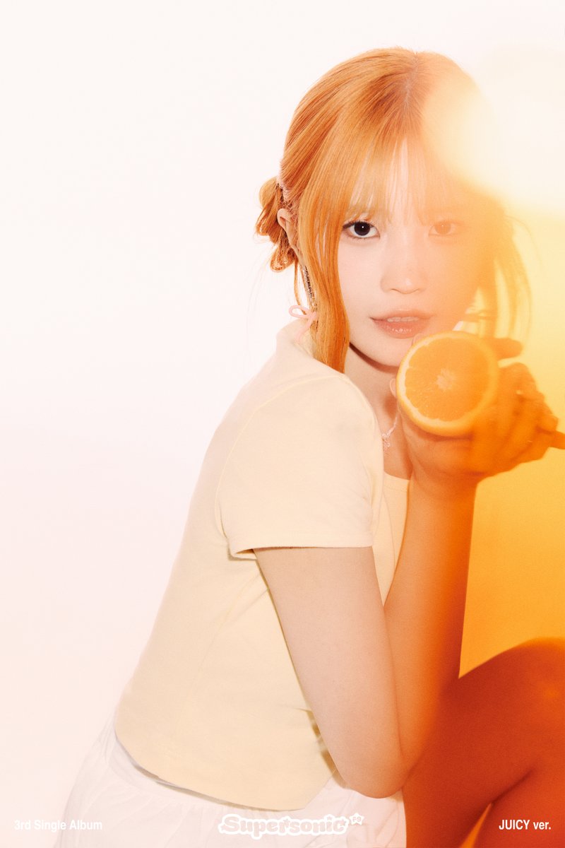 realfromis_9's tweet photo. fromis_9 (프로미스나인)
3rd Single Album [Supersonic] 
2024.08.12 6PM(KST)

Official Photo 🍋 #JUICY ver. 
#송하영 #SongHaYoung

#fromis_9 #프로미스나인
#Supersonic https://t.co/7pST7iYYay