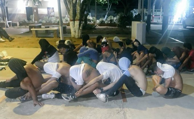 La mayoría son delincuentes con antecedentes penales, que les pagan para crear terror y caos, hay varios Colombianos... y están cantando!