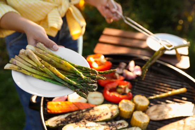 AliWhittier's tweet photo. Consider these tips if you're looking to make grilling good for you without sacrificing taste. #WeAreBCBST https://t.co/kmbolFhD8o https://t.co/WxcfzEJTUR