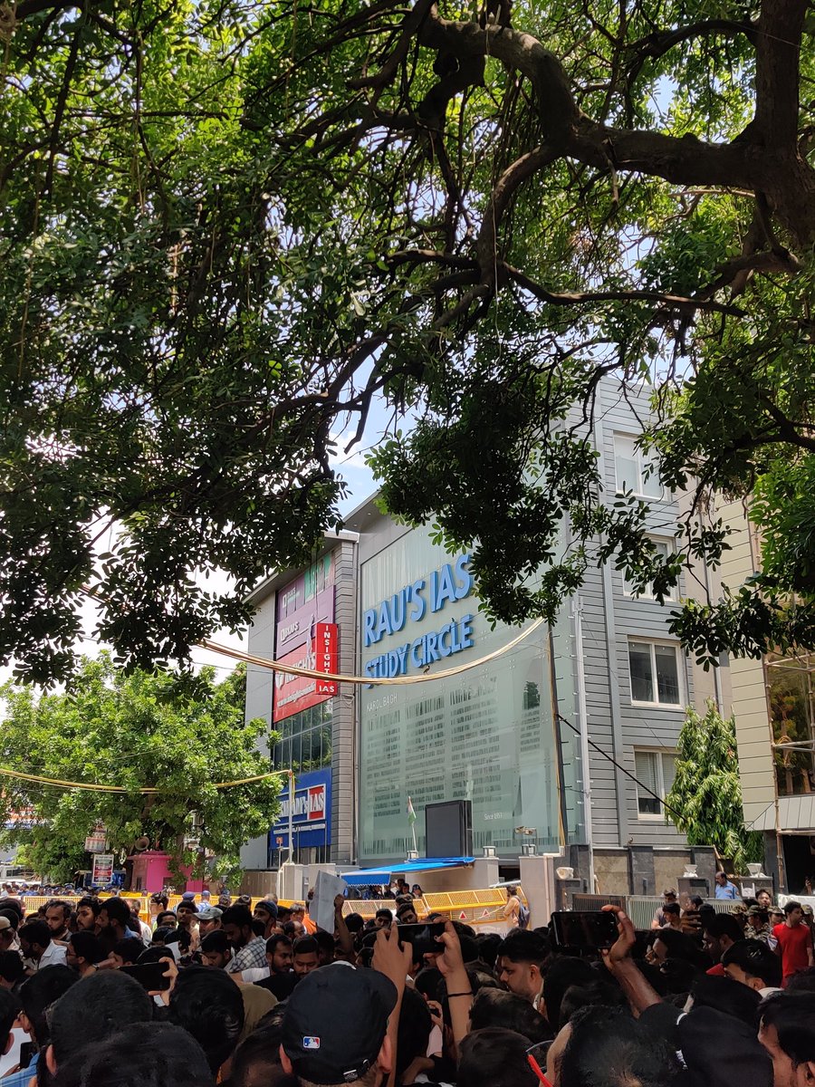 mshrrf's tweet photo. Lives lost, countless dreams shattered. We stand united against negligence and demand justice for the lost lives. No more negligence! We won't tolerate unsafe learning environment. #JusticeForUPSCAspirants #DemandAccountability #UPSCaspirants https://t.co/3cnfZqKzK0
