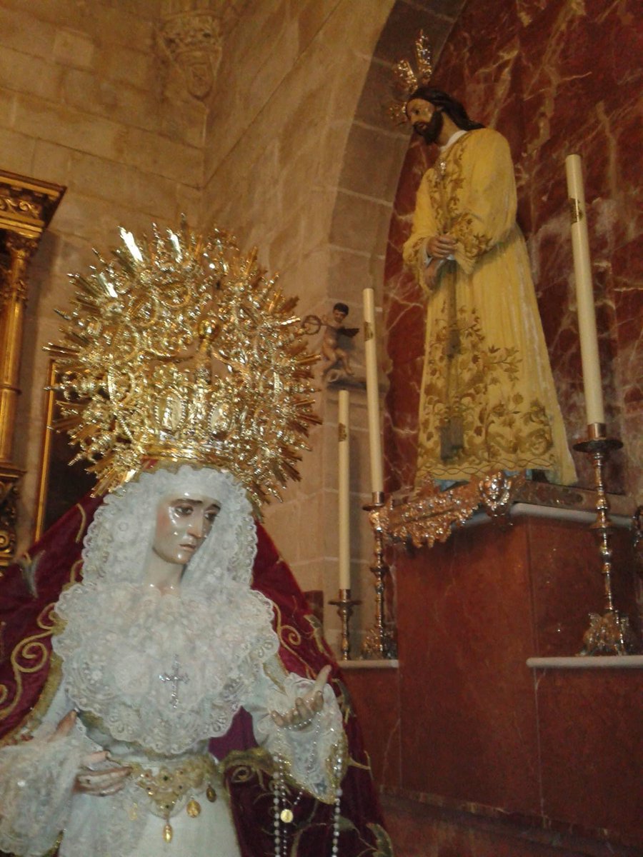 La Esperanza de la Yedra y el señor del Consuelo juntos en la basílica de la Merced durante la visita de la virgen en el  año 2012