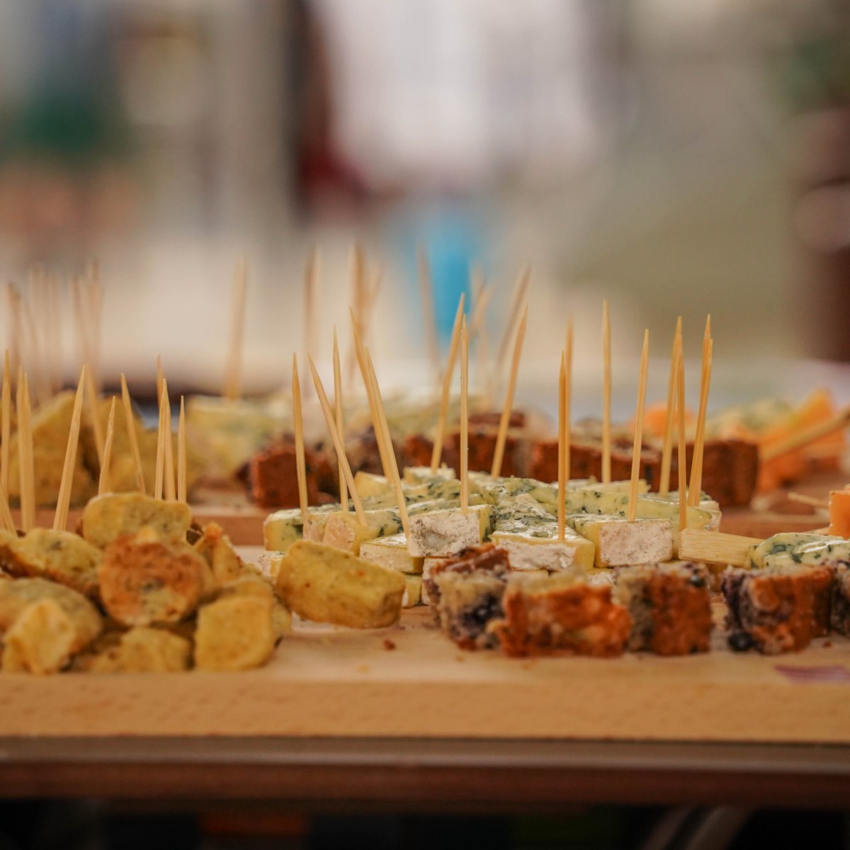 Qui Plus Est (@quiplusest) on Twitter photo Les 3 et 4 août prochains, les Fourmofolies font leur retour à <a href="/VilleAmbert/">Ville d'Ambert</a> 🪅
Dégustations, ateliers culinaires, concerts, spectacles, jeux... l'#AOP #FourmeAmbert réserve deux jours festifs et gourmands !
+ d'infos dans le CP👉 bit.ly/4fh2Wmz
#Auvergne Les 3 et 4 août prochains, les Fourmofolies font leur retour à <a href="/VilleAmbert/">Ville d'Ambert</a> 🪅
Dégustations, ateliers culinaires, concerts, spectacles, jeux... l'#AOP #FourmeAmbert réserve deux jours festifs et gourmands !
+ d'infos dans le CP👉 bit.ly/4fh2Wmz
#Auvergne