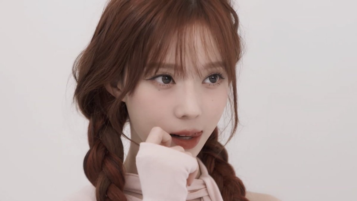 nano_winter's tweet photo. 롯데면세점 촬영 비하인드 #윈터 #WINTER https://t.co/t4l9Xk3SlL