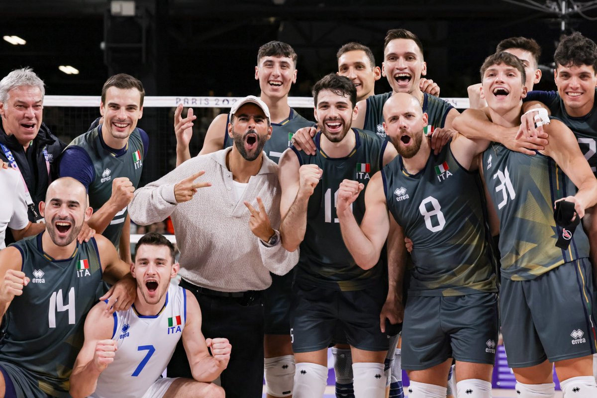 Federvolley's tweet photo. Hey Marco! 💙
Quanta 𝐈𝐭𝐚𝐥𝐢𝐚 a #Paris2024 🇮🇹💪🏻 https://t.co/ff5wV0gxJ5
