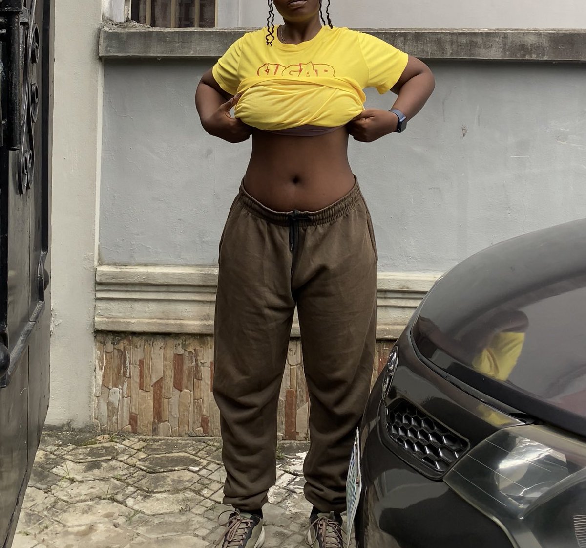 TheItunuOye's tweet photo. My waist in January vs now! My God, I really did that! 😂 https://t.co/MzRJO5Ptlh