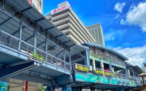 PLDT unit takes stakes in local firms to ramp digital payments: PLDT’s DigiCo closed deals to acquire a 10 per cent interest in Bayad Center and all of Multipay Corp, positioning the operator to accelerate the country’s shift to digital payments. 
… dlvr.it/TBFfK8