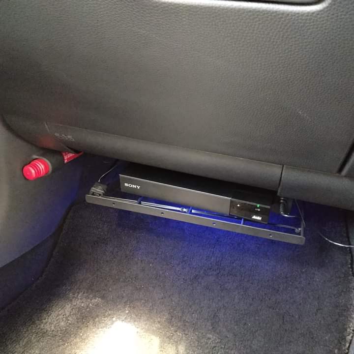 balius2480's tweet photo. カーアダプターで、ブルーレイプレーヤーを接続し、CD、DVD、ブルーレイディスクの再生が、テレビキャンセラー取り付けずに、運転中でも視聴可能!! https://t.co/gYpyPd2Nit
