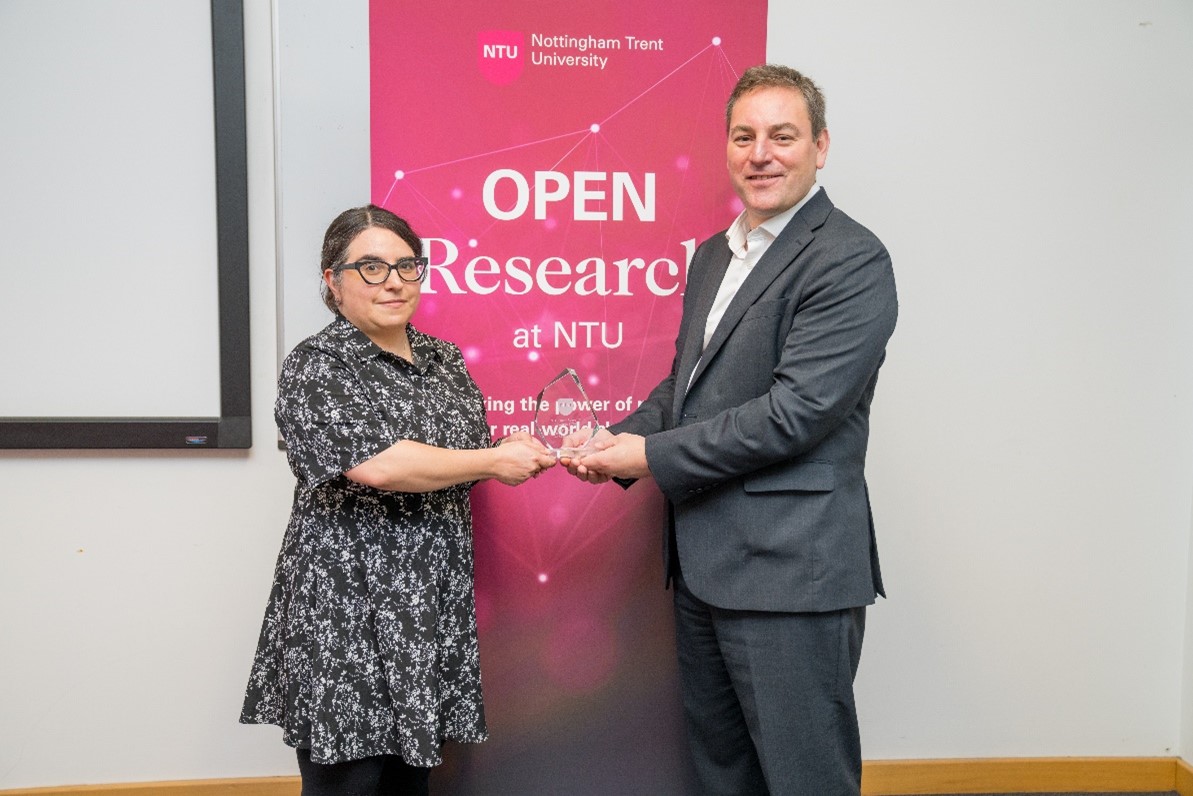 🏅The new Group Open Research Award goes to Beth James, <a href="/blackpassiflora/">Maria Rosa Domingo Sananes</a>, and <a href="/dralhubb/">Alasdair Hubbard ⚫</a> for "The effect of antibiotic selection on collateral effects and evolvability of uropathogenic Escherichia coli" showcasing the power of open research in tackling critical health challenges.