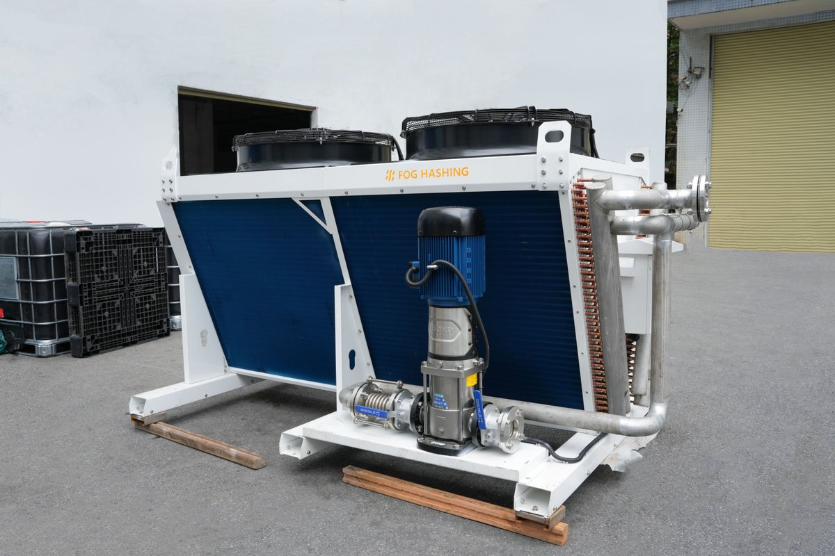 FogHashing's tweet photo. An increasing number of people are using the immersion cooling suite B24D. 💥A new batch of B24D is currently in production, an excellent choice for 24 mining rigs! #Bitcoin #immersioncooling #liquidmining https://t.co/Gg80UwBMu9