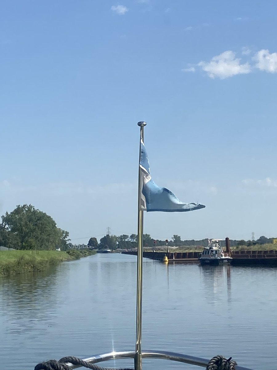 VLW_Joost's tweet photo. Vandaag een dienst op de #RWS18 in het zuide des lands, vanaf 12 augustus is het #julianakanaal gestremd ivm de verbreding, met name voor de #recreatievaart, zorg dat je goed geïnformeerd bent, meer info op https://t.co/bdXQoyY7TM. @varendoejesamen #rijkswaterstaat https://t.co/Pupjnutfe0