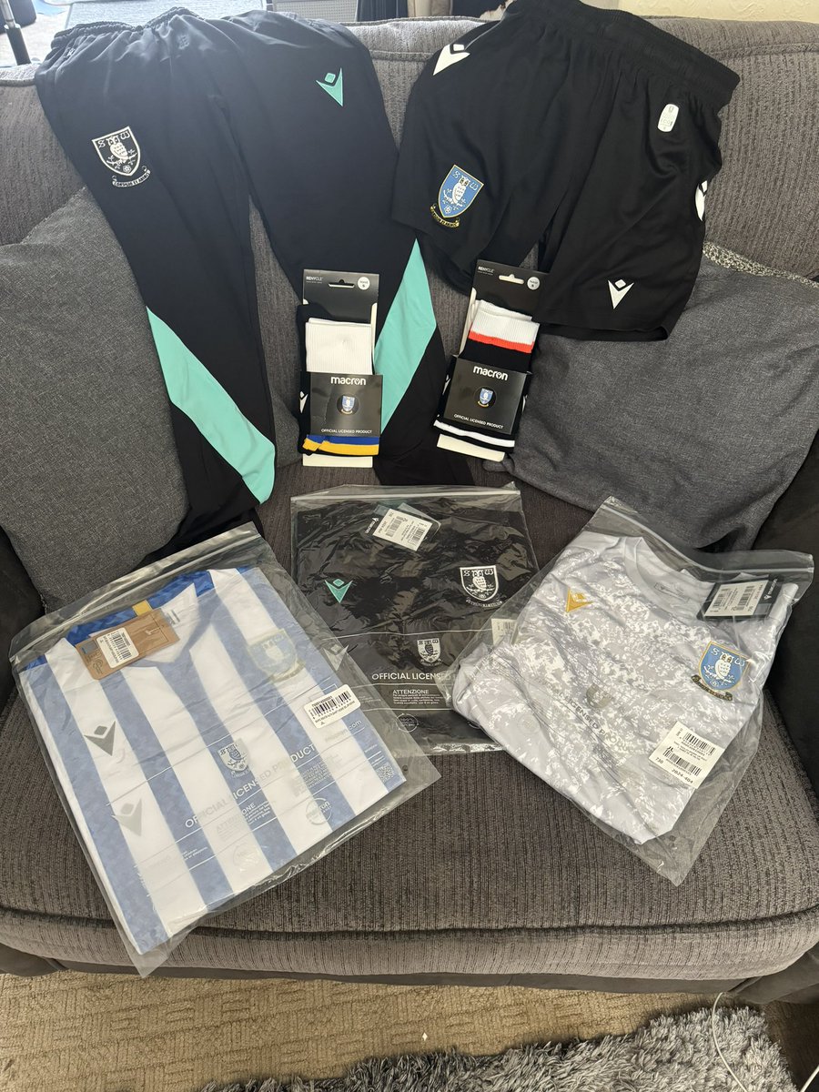 Will have 1 very happy boy when he opens birthday presents #swfc rohl on the new season <a href="/RayStevenson2/">Ray</a>