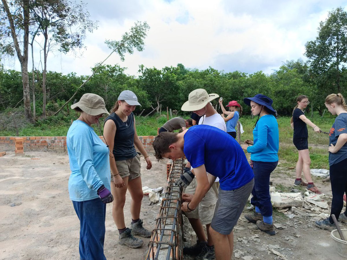 CampCambodia's tweet photo. Student #TeamPopae last day of project work at #campBengPae
#Campseffect
#Dosomethingamazing
@CampsInt https://t.co/vx8uiYmF77