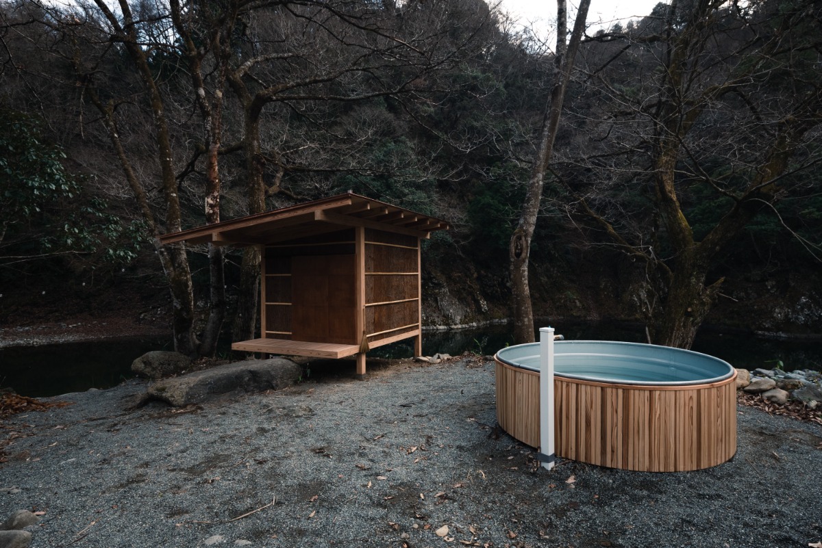 smwr_hotels's tweet photo. \都心からたった60分の森の中/
「DAICHI silent river」🪨🌿
目を疑うようなエメラルドグリーンの静かな川辺でサウナもキャンプも楽しめる場所。
広大な敷地には、可能な限り自然がありのままに残され、遠く見渡す山々の奥行きに目を奪われます…
#ホテル紹介 #CHILLNN #チルン https://t.co/s2MoXZthMZ