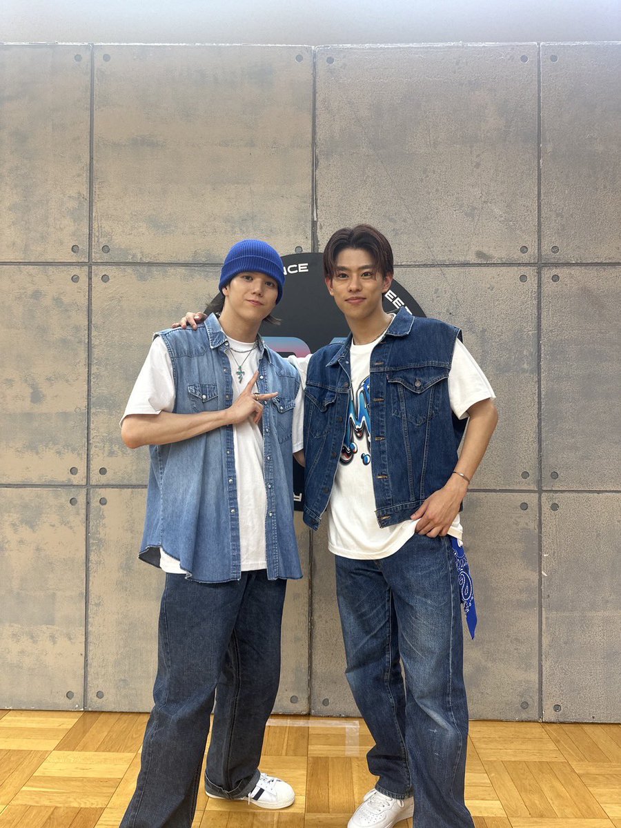 legit_cyber's tweet photo. フジテレビ「R4 STREET DANCE」で
ご一緒させていただいたMAZZELのRANさん×TAKUMIのツーショット📸

次週はRANクルーのショーケースが放送されます🙏お楽しみに✨

@mazzel_official @r4sd_fujitv
#R4SD #R4_STREET_DANCE
#cyberagentlegit #TAKUMI
#MAZZEL #RAN https://t.co/3t8PzftOfM