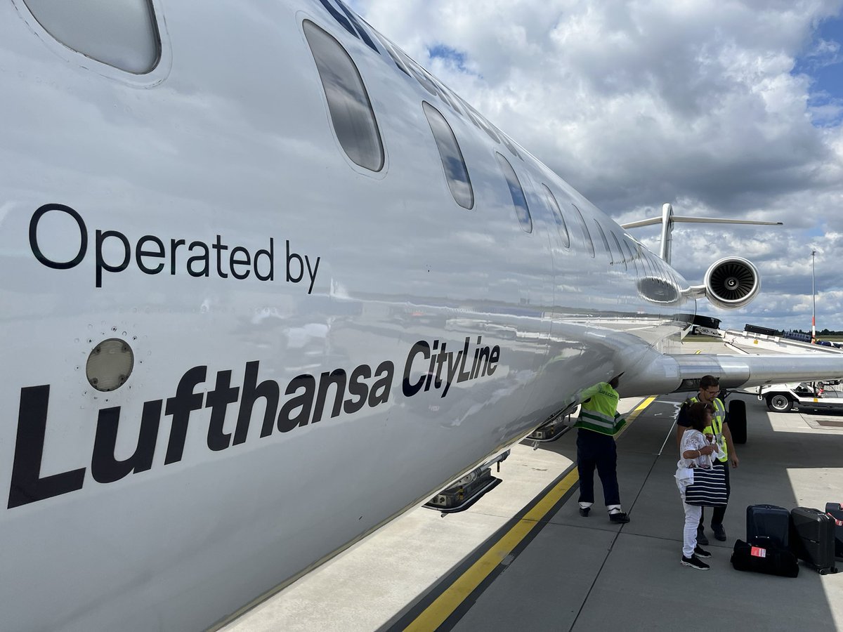 Her Imperial Majesty has arrived back in London safely, and thanks the crew and staff of <a href="/lufthansa/">Lufthansa</a> for the flights back.  

#Cycoldia | #Micronations | #London