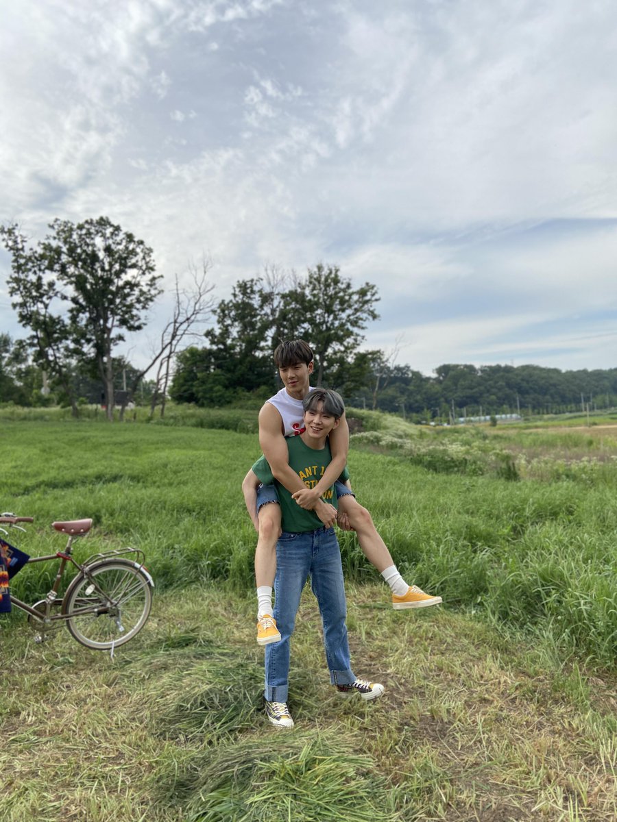 210212 셔누 FNS 🐻

포토북 촬영 때 기현이가 업어줬어요 ㅋㅋ 
팔십먹고도 업어줘라 기현아 
#UNIVERSE_타임캡슐 #200911

#셔누 #SHOWNU
#몬스타엑스 #MONSTAX