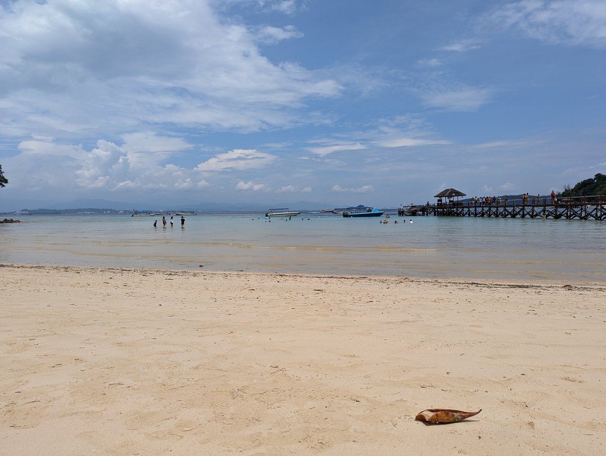 Incredible day snorkelling around the Tunku Abdul Rahman marine park. We saw an array of colourful fish, coral and anemones. 🐡🐟🐠🪸 #foundnemo