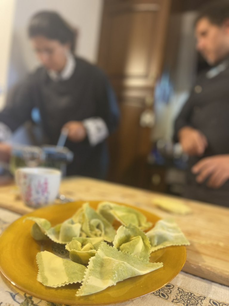 ChefScaglione's tweet photo. Formazione specializzata per pasta fresca senza glutine e senza lattosio.
Farine in purezza miscelate con sapienza per risultati sbalorditivi.
Grazie a Shazia che mi ha contattato dalle Isole Cayman per imparare a lavorare il Free from!
https://t.co/pzAChxvRK6
#senzaglutine https://t.co/xvP1sGg1kN
