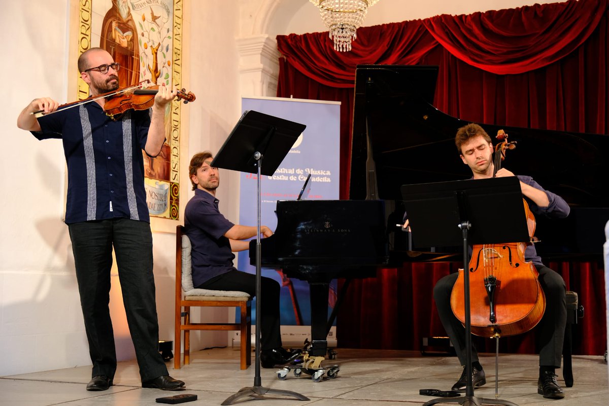 🎶 Magnífic concert del #TrioFortuny amb música de Bonis, Beethoven i Schönberg al Festival de Música d'Estiu de Ciutadella <a href="/JJMMCiutadella/">Joventuts Musicals de Ciutadella</a> 📷 Raga Raga

🗓️ PRÒXIMS CONCERTS
#LaNit dj. 1/8, 22.30h
<a href="/dansaneu/">Dansàneu</a> amb Mal Pelo

#LaNit dv. 2/8, 22h
Mil·lenari de Ponts amb Mal Pelo