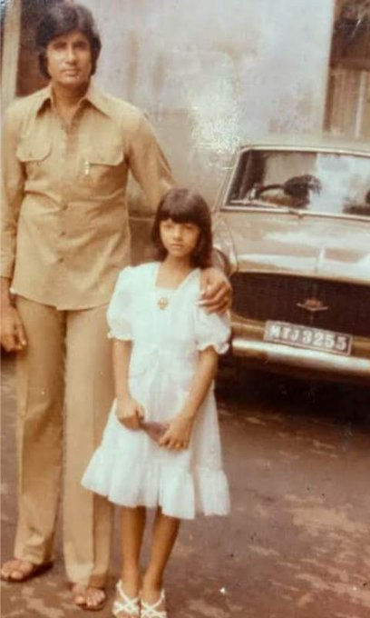 aspalod's tweet photo. #42YearsOfKhuddar
#AmitabhBachchan and #RaveenaTondon during #Khuddar time โบ๏ธ
how time files later they both work together in #BadeMiyanChoteMiyan #BHTB
@SrBachchan @TandonRaveena https://t.co/EZHCxdynDb