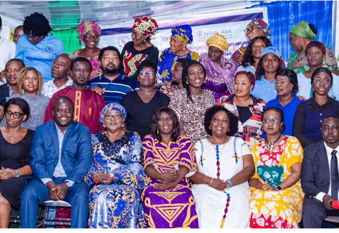 SimcheRoberts's tweet image. Excited to be part of this history in making. The Sierra Leone Women’s Communique on Constitutional Review Process was presented to the Deputy Attorney General &amp;amp; Minister of Justice, Ministry of Gender &amp;amp; Children’s Affairs and the Gender Adviser to the President of Sierra Leone