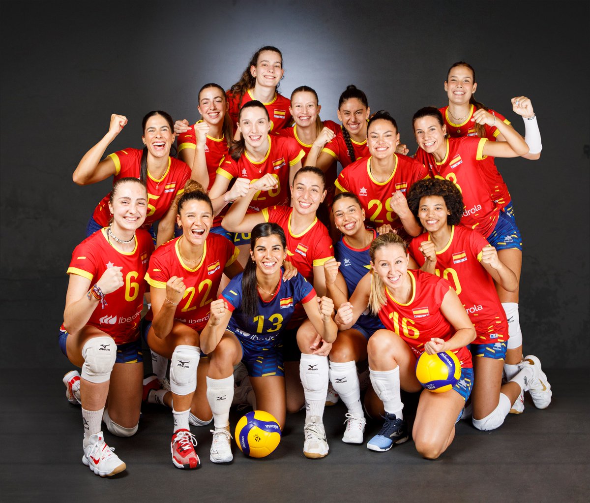 ESTAMOS DE VUELTA 🔁💪🏼

🔋Pilas cargadas a tope y listas para afrontar los dos partidos de este verano 🎯 ambos clasificatorios para el Europeo 2026 ⤵️

- 25/08 vs Portugal 🇵🇹 (Oporto)
- 28/08 vs Georgia 🇬🇪 (Guadalajara)

Nuestra HOJA DE RUTA completa >> rfevb.com/n/las-leonas-d…