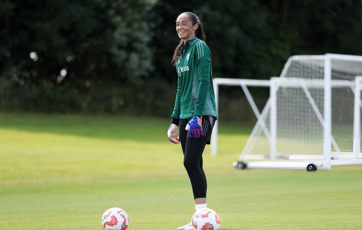 AllForUnitedWFC's tweet photo. Our GK's💪

#MUWomen https://t.co/tCANOfkUyl
