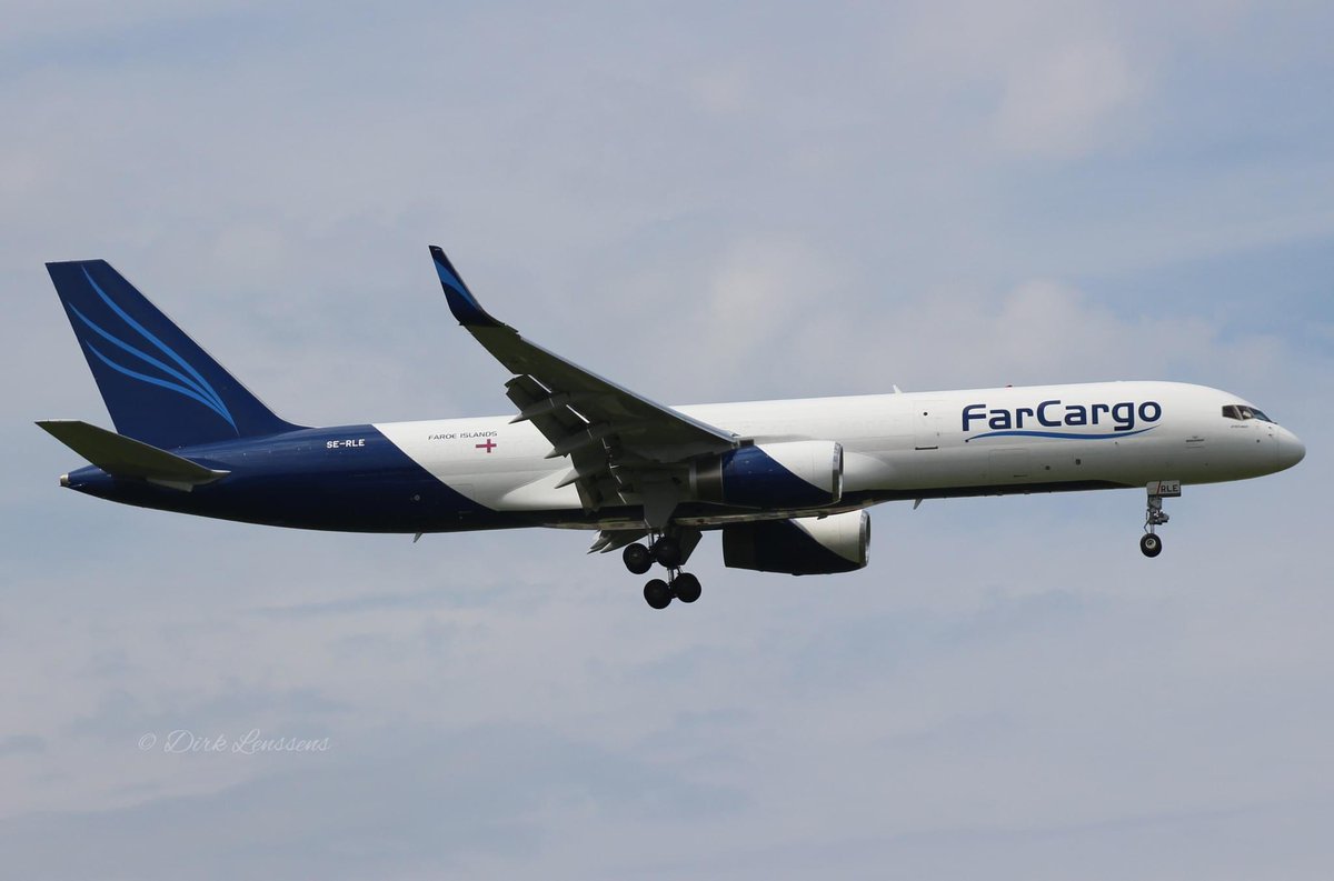 n194at's tweet photo. FarCargo
Boeing 757-223F SE-RLE
BRU/EBBR Brussels Airport
May 12, 2024
Photo credit Dirk Lenssens
#AvGeek #Airline #Aviation #AvGeeks #Boeing #B757 #FarCargo #BRU #Brussels @BrusselsAirport https://t.co/IC0GR2TQps